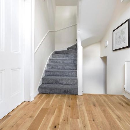 2 Bedroom Apartment On Peebles High Street Exterior photo