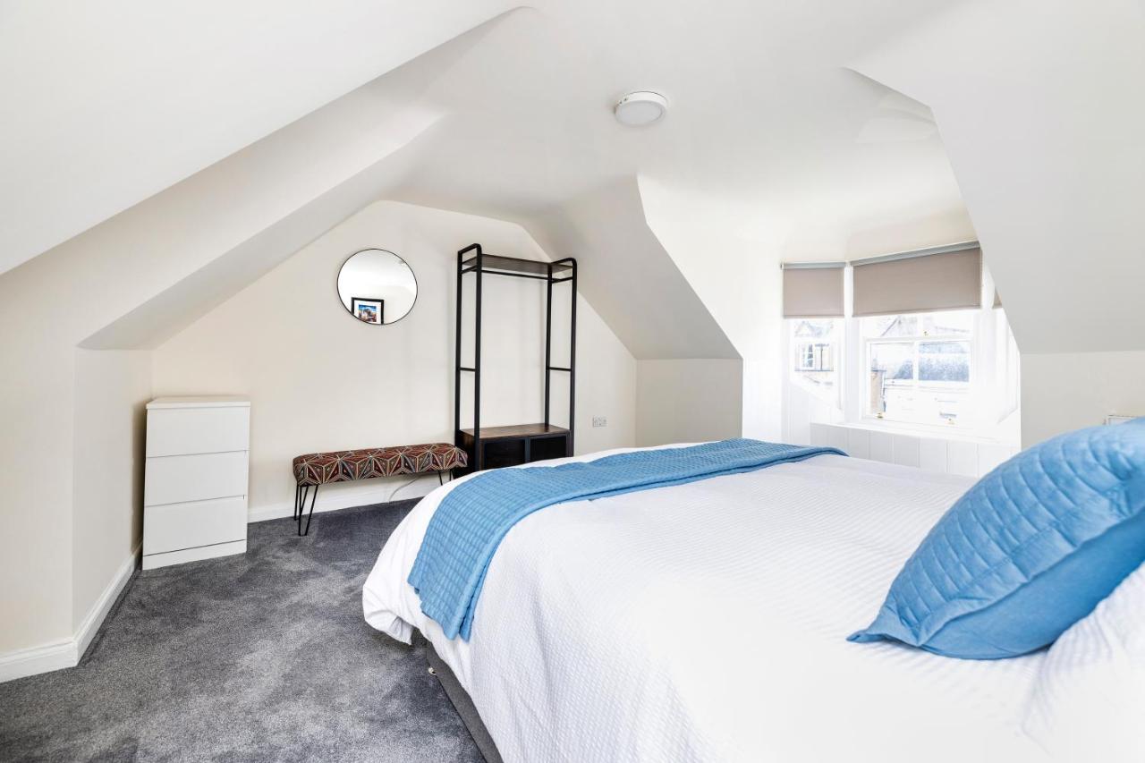 2 Bedroom Apartment On Peebles High Street Exterior photo