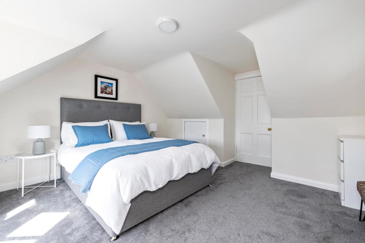 2 Bedroom Apartment On Peebles High Street Exterior photo